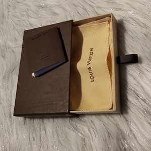 Louie vuitton small box w/ dustbag